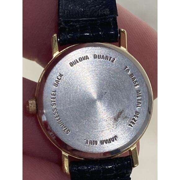 1994 Bulova T4 Ladies Gold Tone Quartz Watch Original Black Leather Strap - Picture 4 of 4